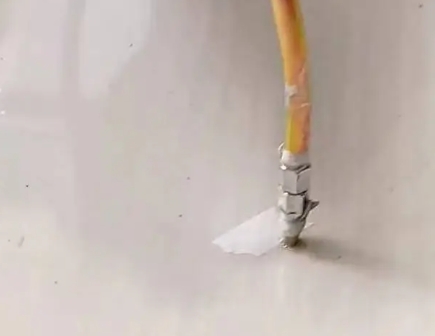 宝清瓷砖空鼓维修公司专业解答在瓷砖铺贴过程中，如果使用的砂料过粗（如全部使用了粗砂），可能会导致以下问题