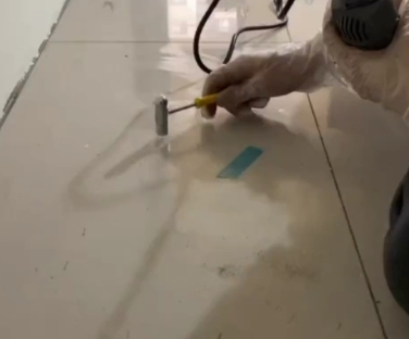 宝清瓷砖开裂维修公司专业分享瓷砖在铺贴前如果没有沥干水分，将会导致以下问题